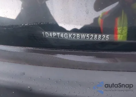 2011 Dodge Nitro Heat z USA, uszkodzony, nr VIN 1D4PT4GK2BW528825